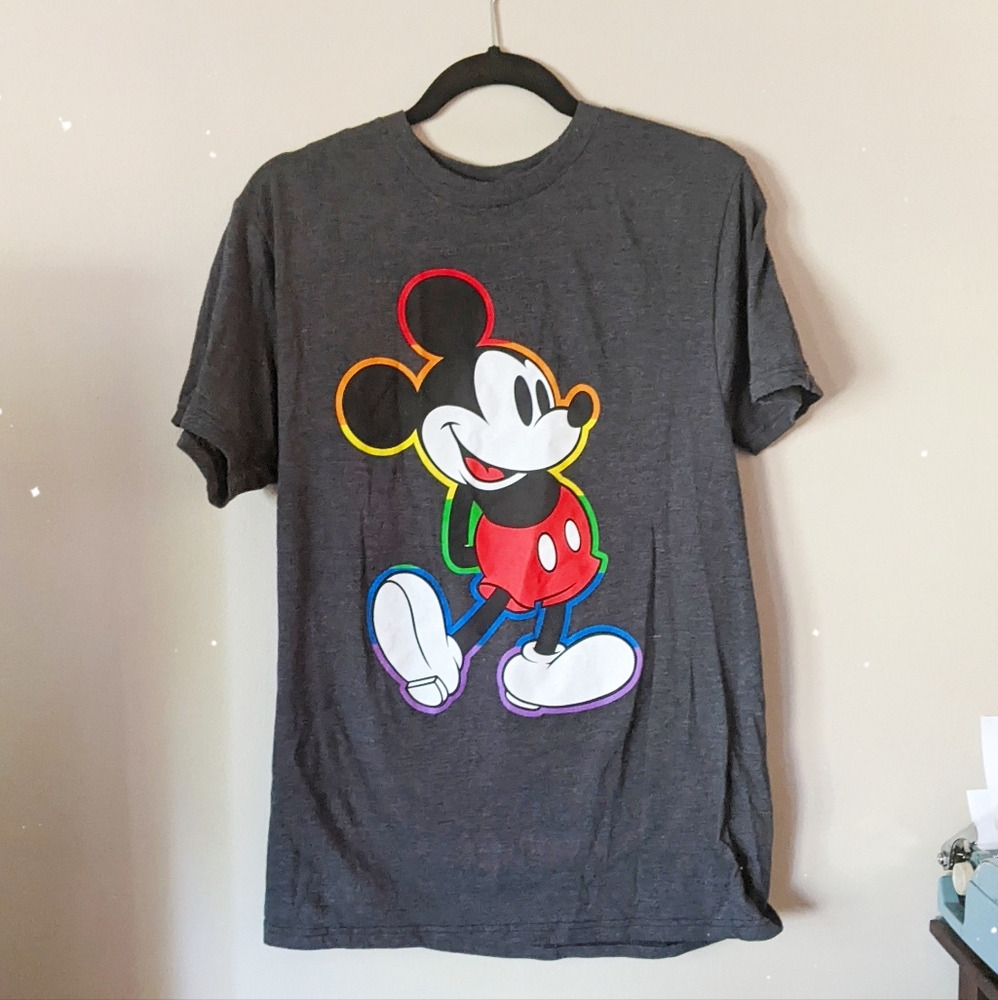 Adorable Vintage Design Mickey Mouse Gray Tee • Disney Merchandise • Rainbow